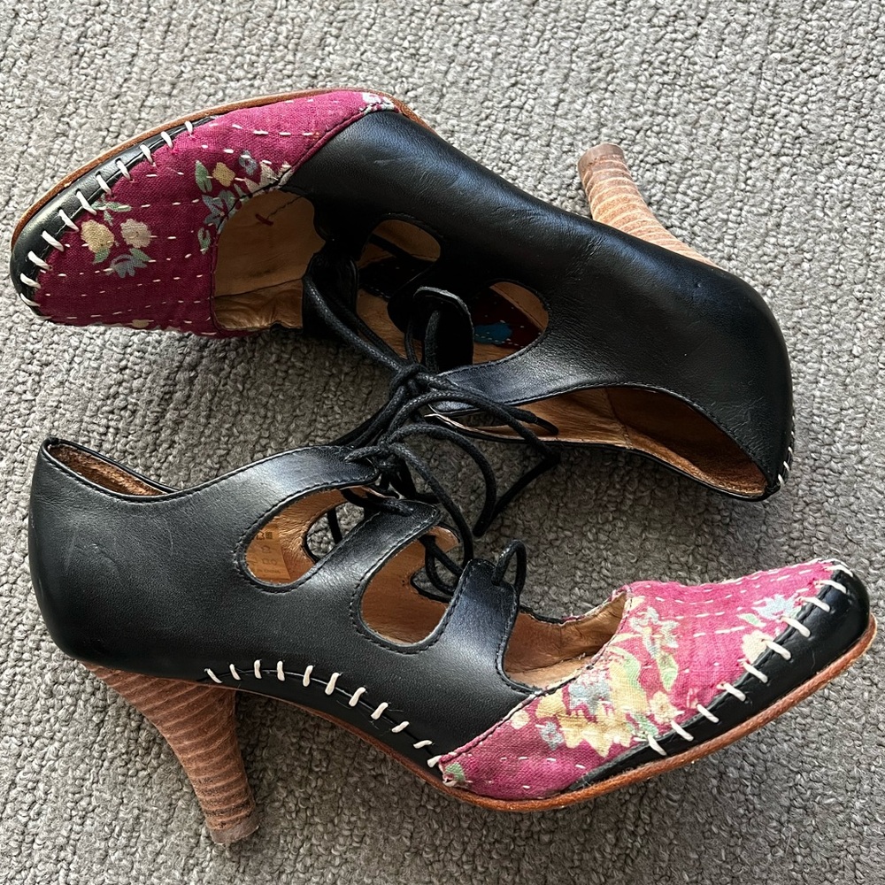 Terra Plana artisan heels